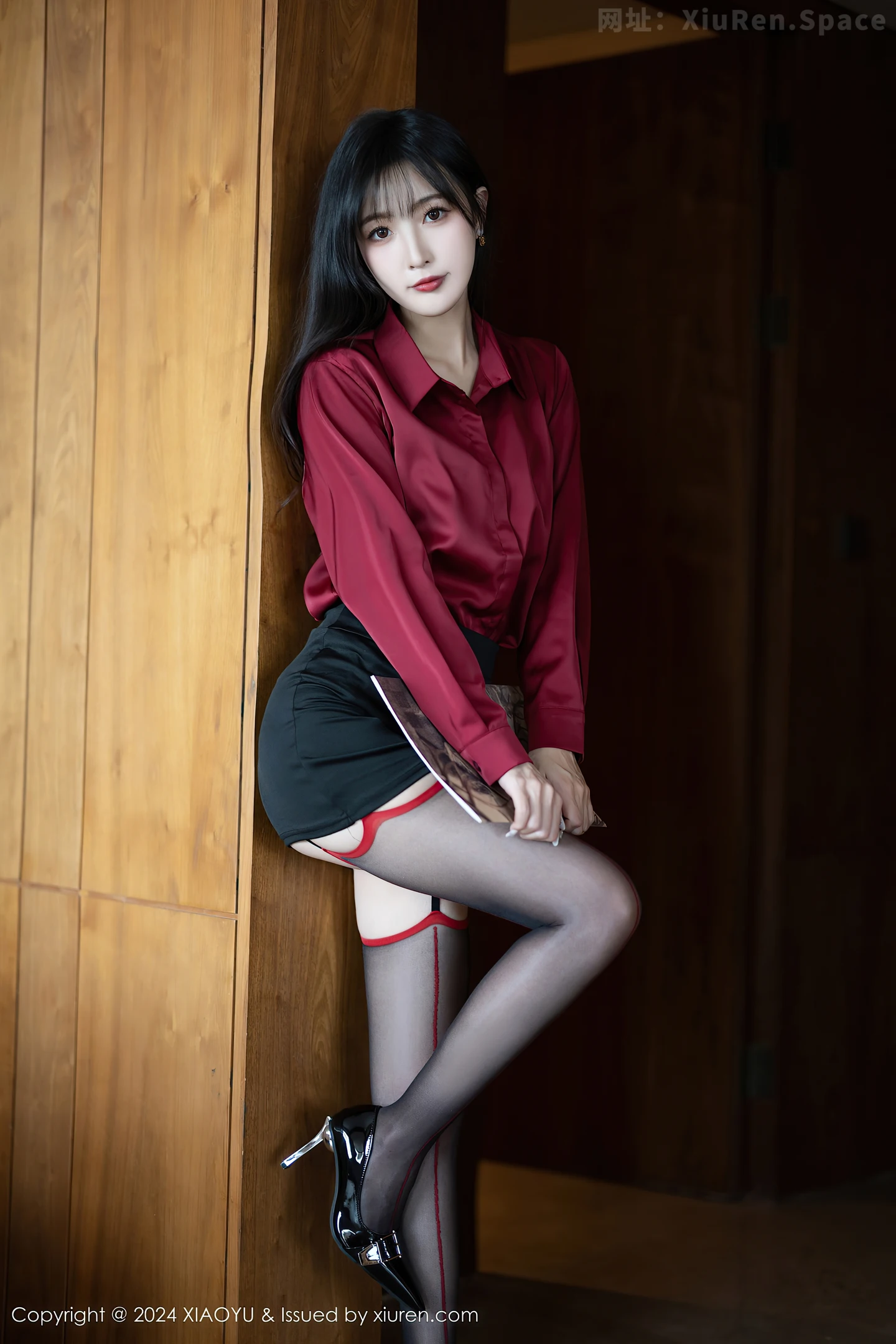 图片[5]-[XiaoYu画语界]Vol.1222 模特林星阑红上衣配黑短裙露性感黑色内衣配黑丝吊袜魅惑写真88P-秀人网官方网站